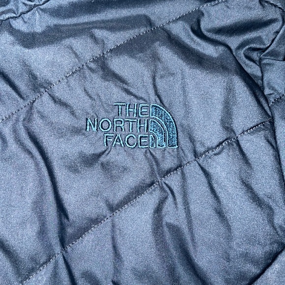 The North Face reversible puffer coat jacket fur lined. LIKE NEW - Picture 3 of 8